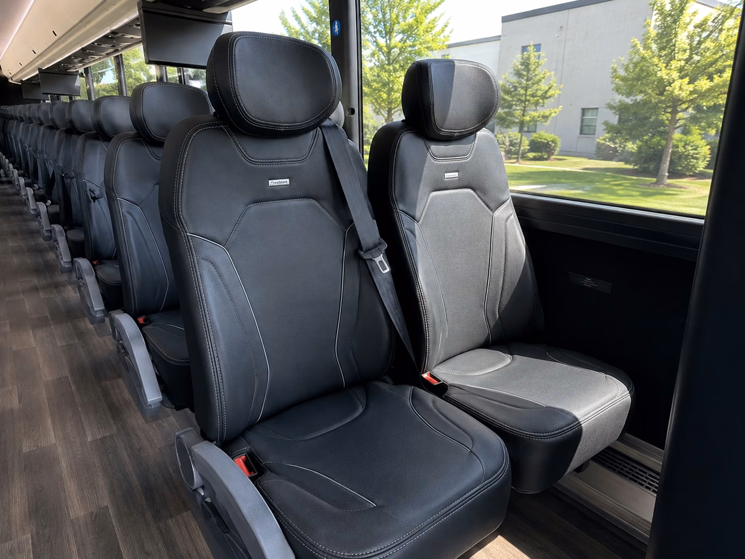 game day charter bus rentals from st paul to lambeau field